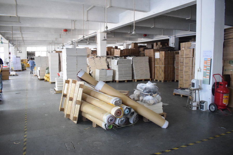 GUANGZHOU YM PACKAGE PRODUCTS CO.,LTD. línea de producción del fabricante