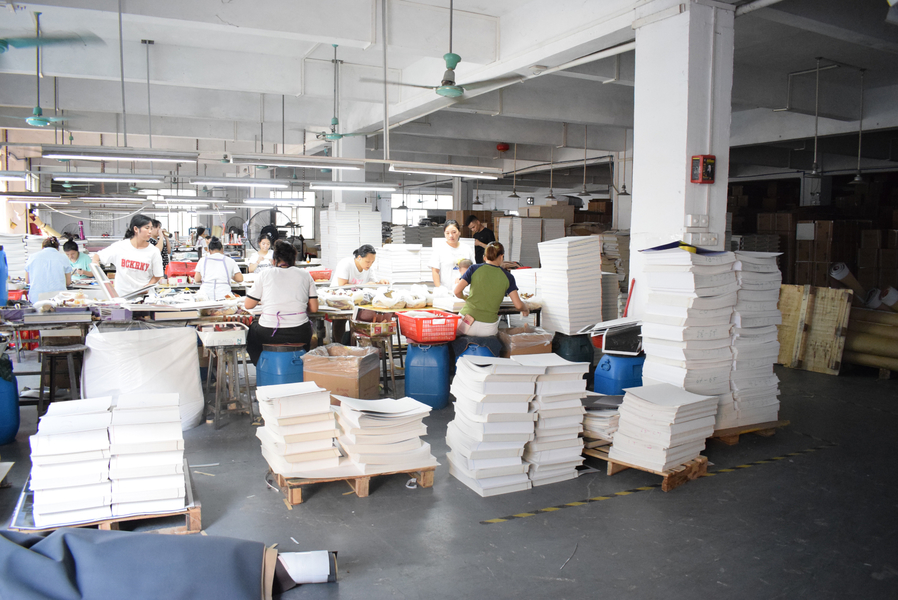 GUANGZHOU YM PACKAGE PRODUCTS CO.,LTD. línea de producción del fabricante