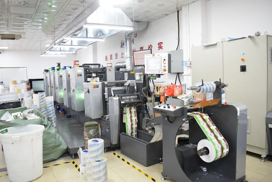 GUANGZHOU YM PACKAGE PRODUCTS CO.,LTD. línea de producción del fabricante