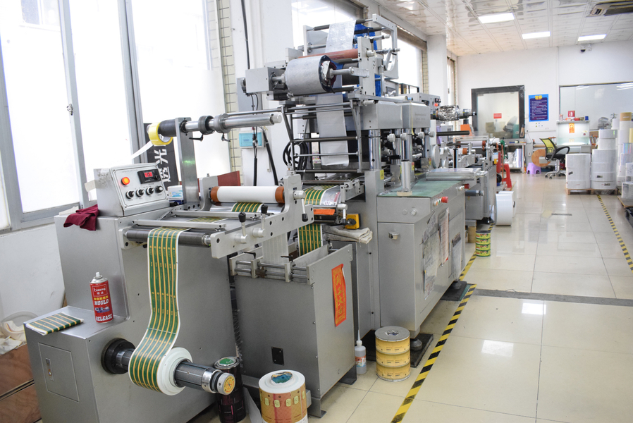 GUANGZHOU YM PACKAGE PRODUCTS CO.,LTD. línea de producción del fabricante