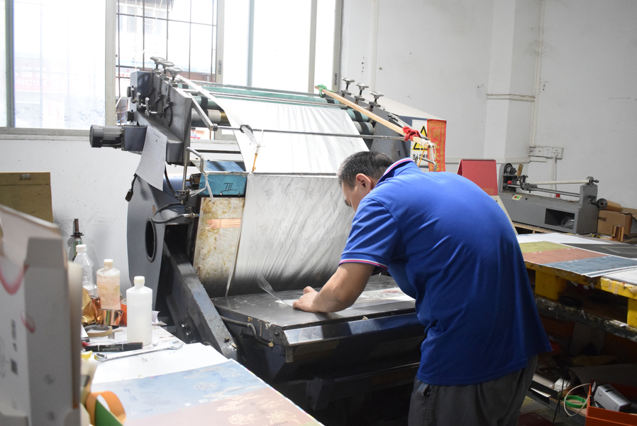 GUANGZHOU YM PACKAGE PRODUCTS CO.,LTD. línea de producción del fabricante