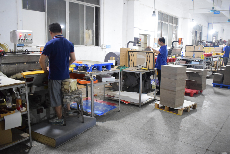 GUANGZHOU YM PACKAGE PRODUCTS CO.,LTD. línea de producción del fabricante