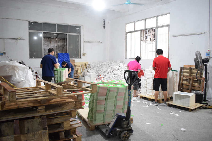 GUANGZHOU YM PACKAGE PRODUCTS CO.,LTD. línea de producción del fabricante