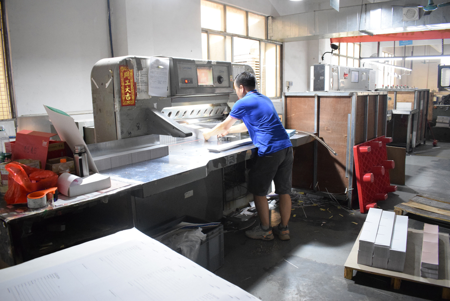 GUANGZHOU YM PACKAGE PRODUCTS CO.,LTD. línea de producción del fabricante