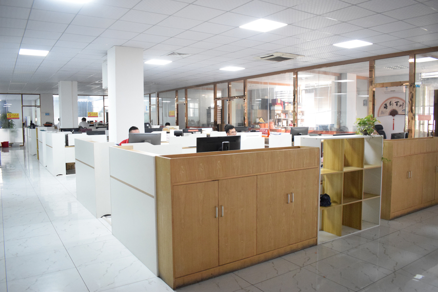 GUANGZHOU YM PACKAGE PRODUCTS CO.,LTD. línea de producción del fabricante