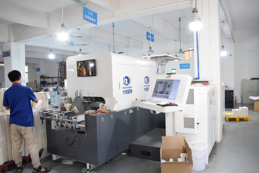 GUANGZHOU YM PACKAGE PRODUCTS CO.,LTD. línea de producción del fabricante