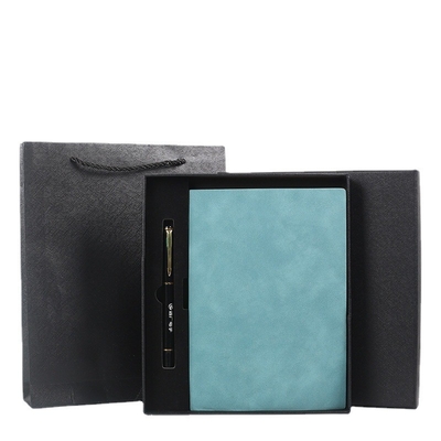 Escenario de uso académico Cuaderno de cuero personalizado con cubierta personalizada de tamaño A5