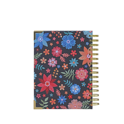 Toma de notas profesional simplificada con cuaderno de diario personalizado de una materia con páginas rayadas