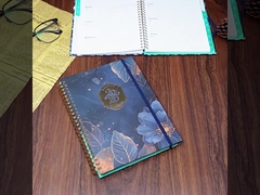 El Arte de la Reflexión Diaria: Un Cuaderno Escrito a Mano para Pensamientos y Recuerdos