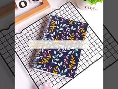 Cuaderno de diario personalizado negro, encuadernación en espiral y diseño profesional